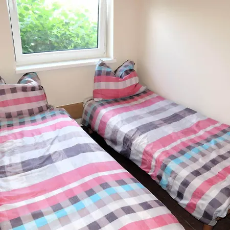 House In At The With Parking Space For 4 Persons * שצ'צ'ין