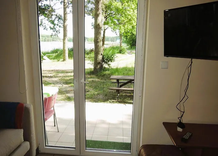 House In At The With Parking Space For 4 Persons בית נופש שצ'צ'ין